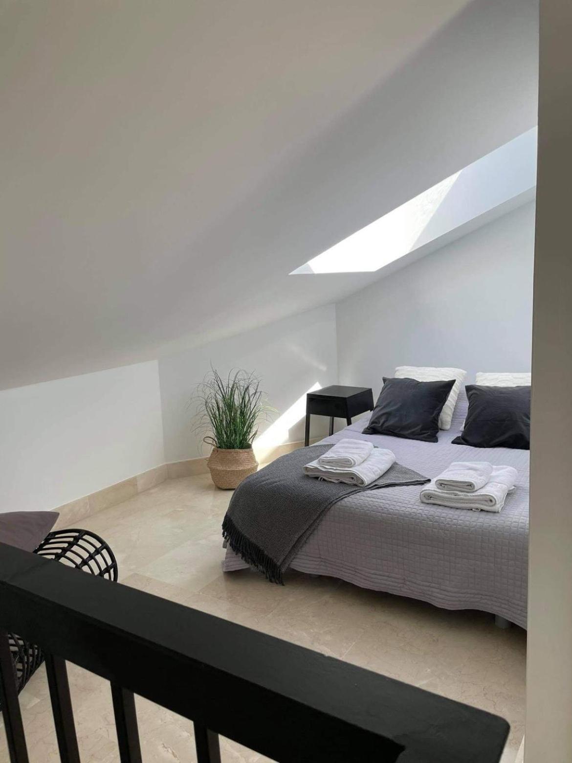 Penthouse With Sea Views In Marbella Apartment Екстериор снимка